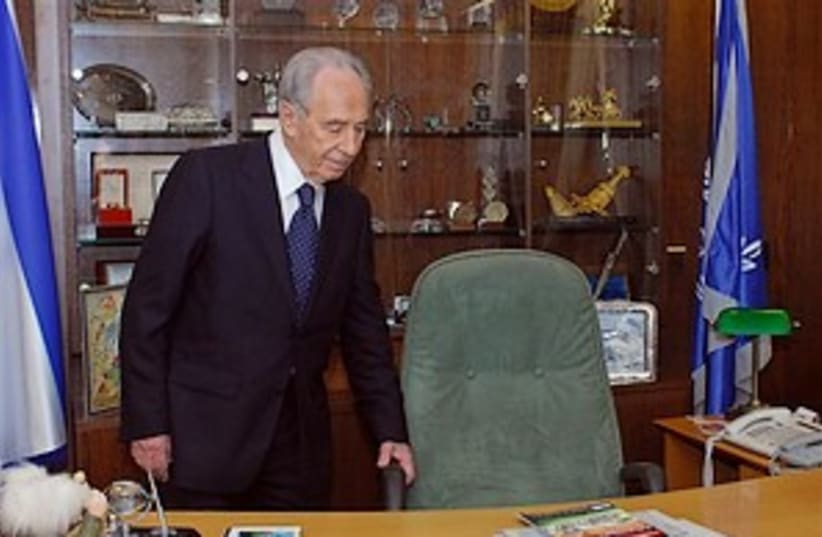 Peres taking seat 298.88 (photo credit: GPO)