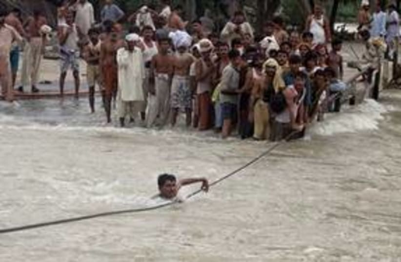 Pakistan flood 311 (photo credit: AP Photo/K.M. Chaudary)