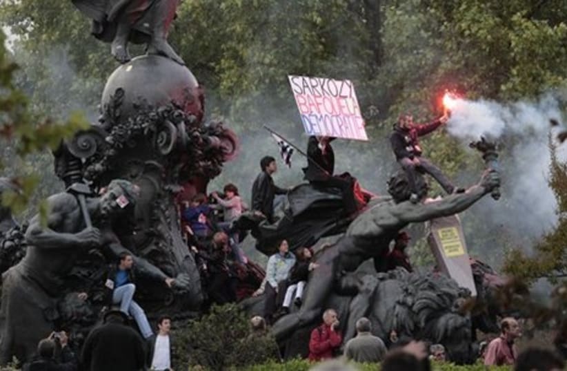 Protesters on statues in Paris France strike - gallery (photo credit: Associated Press)