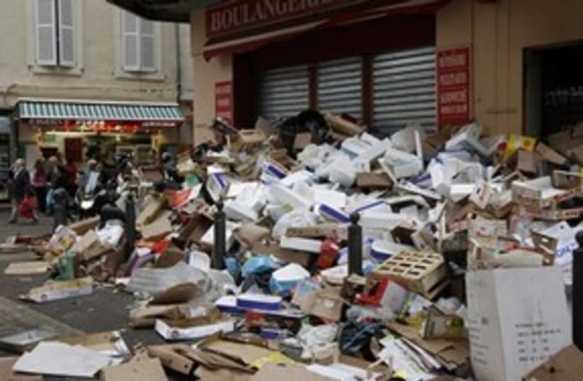 French Garbage 311 (photo credit: Associated Press)