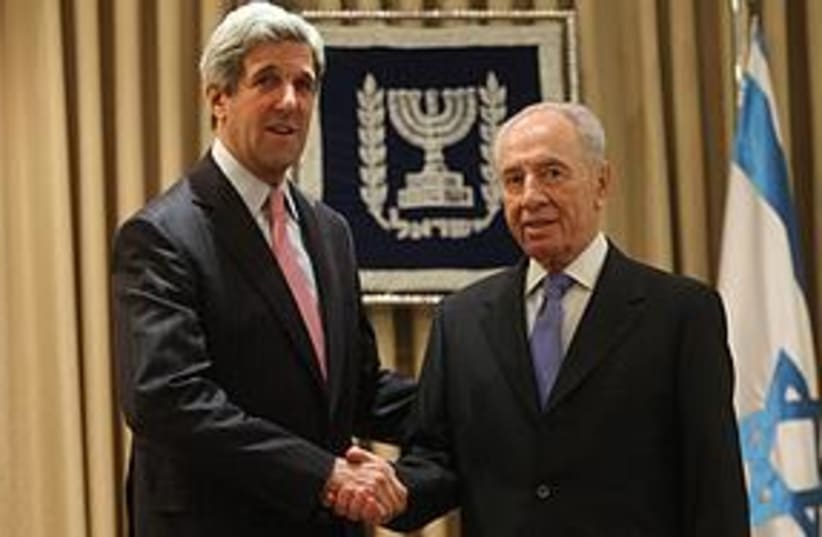 Peres with Senator John Kerry [file] (photo credit: Jini Agency)