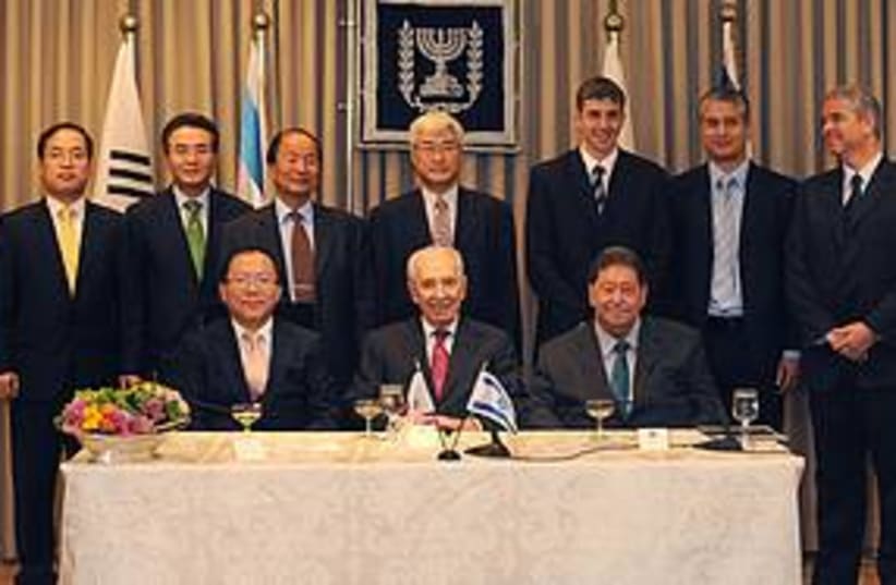Israel Korea sign MOU (photo credit: Mark Neyman, GPO)