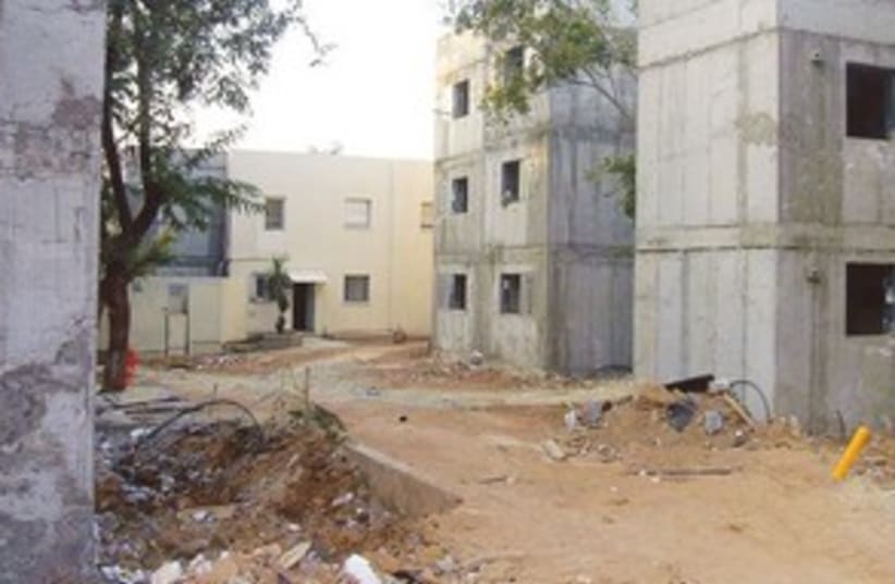 Sderot building site 311 (photo credit: Noam Bedein)