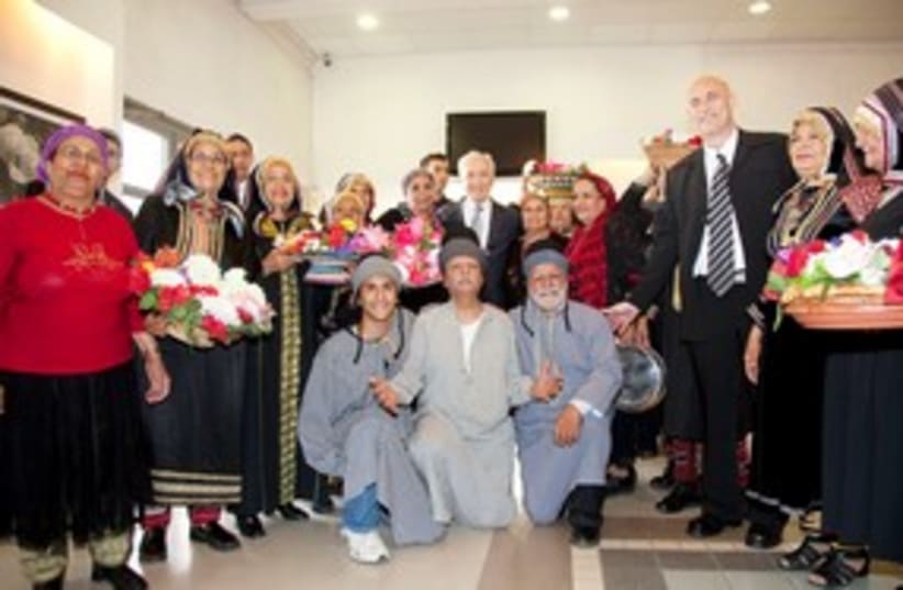 Peres meets with Yemenite immigrants 311 (photo credit: Yosef Avi Yair Engel)