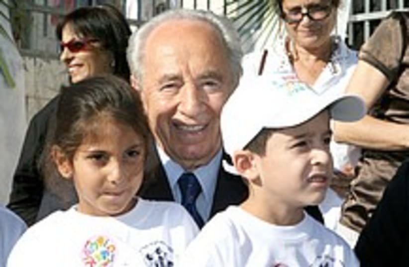 Peres kids smile 224 88 (photo credit: Ariel Jerozolimski)