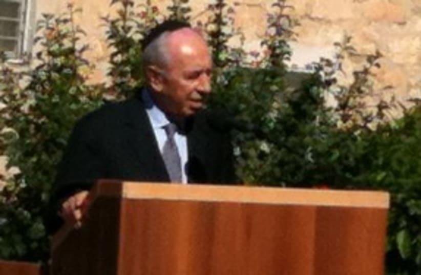 Peres at Sonia's funeral 311 (photo credit: Benjamin Spier)