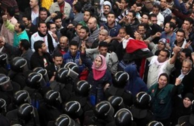 Egyptian anti-government protesters face off with police 311 (photo credit: AP)