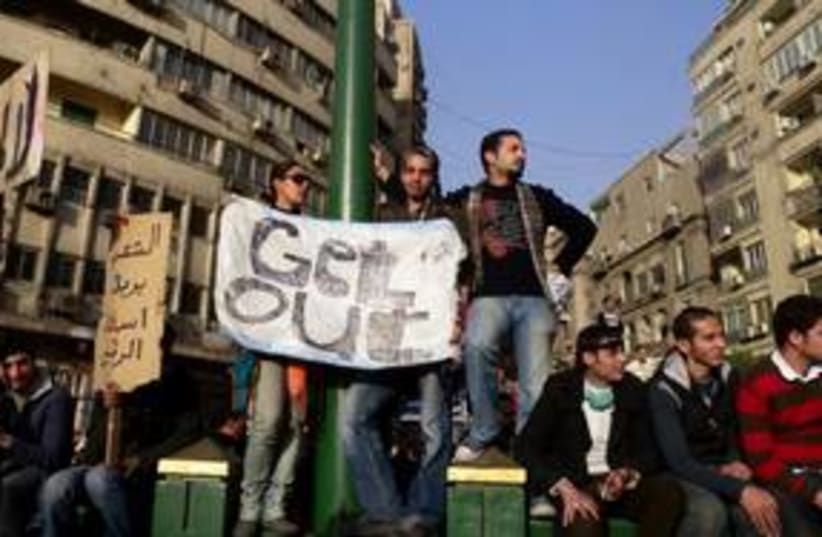 Egyptian rioters with signs 311 (photo credit: MELANIE LIDMAN)