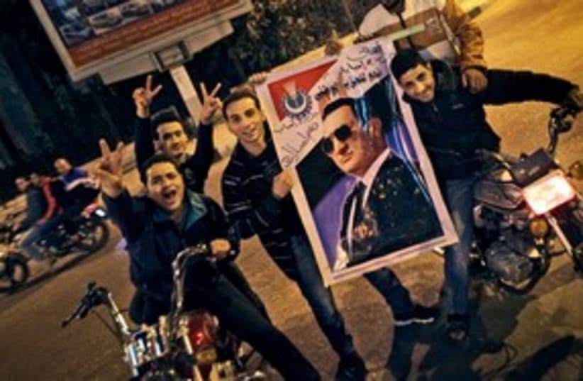Egypt Mubarak supporters 311 AP (photo credit: AP)