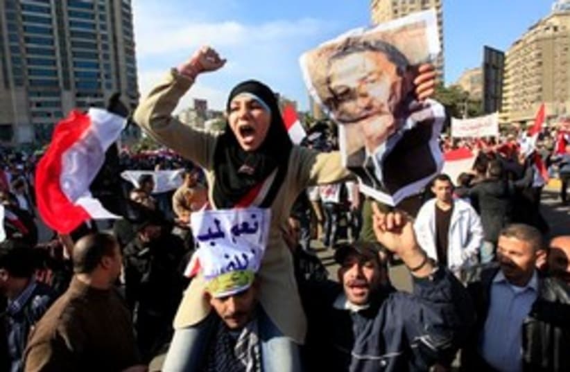 pro-mubarak protestors (photo credit: ASSOCIATED PRESS)