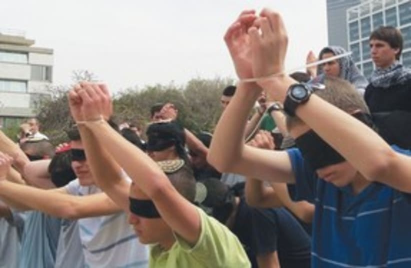 Students protest treatment of Gilad Schalit 311 (photo credit: Zeevi Levavi)