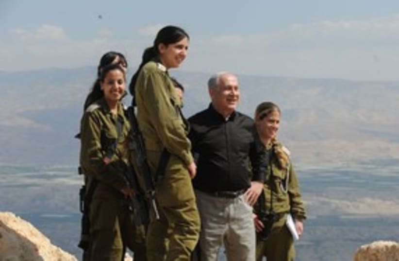 Netanyahu with soldiers near Jordan 311 (photo credit: Moshe Milner / GPO)