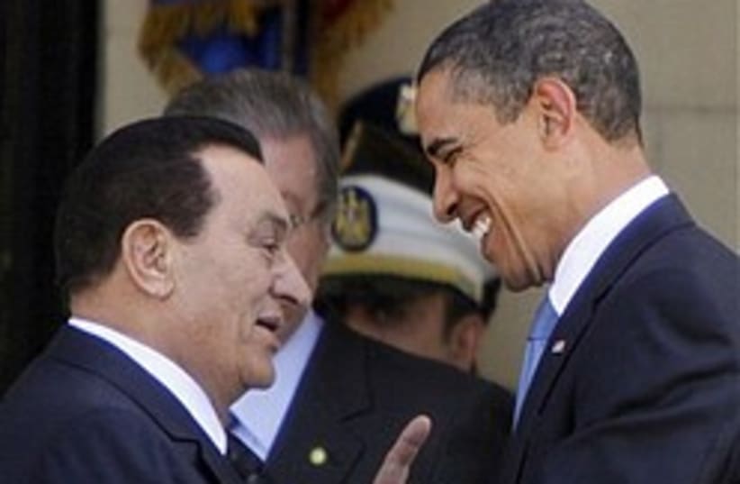 Egyptian President Hosni Mubarak talks to US Presi (photo credit: AP)
