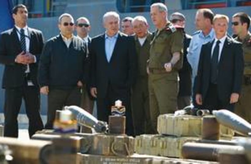 PM Netanyahu inspects Victoria weapons 311 (photo credit: REUTERS)