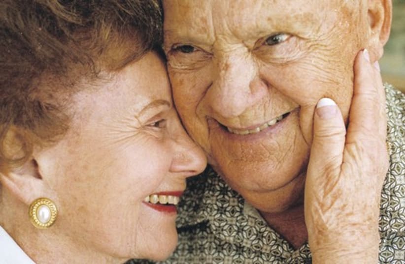 Elderly couple 520 (photo credit: Paul E. Rodriguez/Orange County Register/MCT)