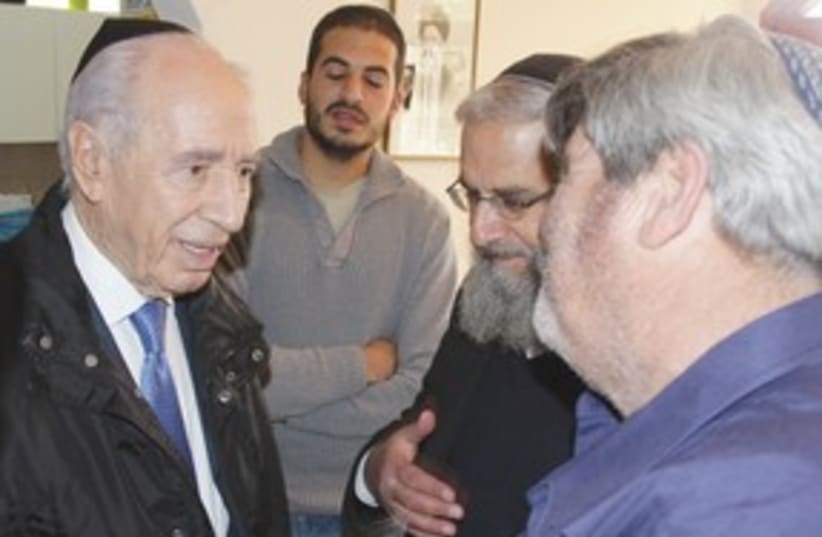 Peres at the Fogels 311 (photo credit: Yosef Avi Yair Engel)