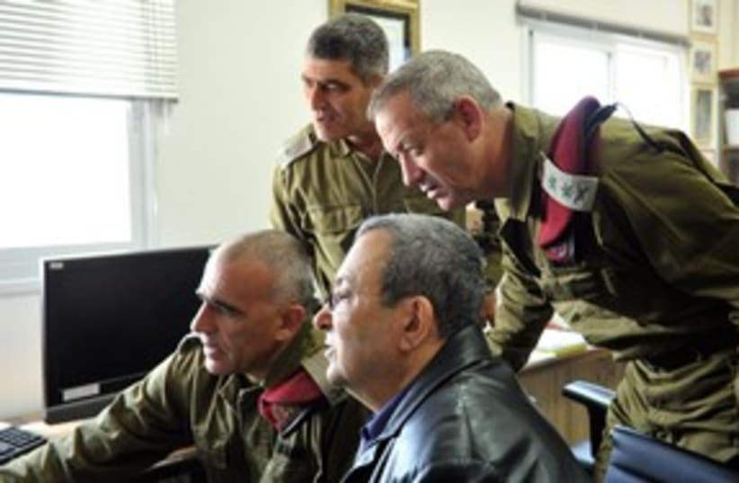 Defense Minister Ehud Barak and Bennie Gantz 311 (photo credit: Ariel Harmoni / Defense Ministry)