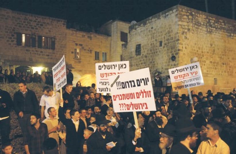 Haredim protest Old City Flavor Festival 521 (photo credit: Marc Israel Sellem)