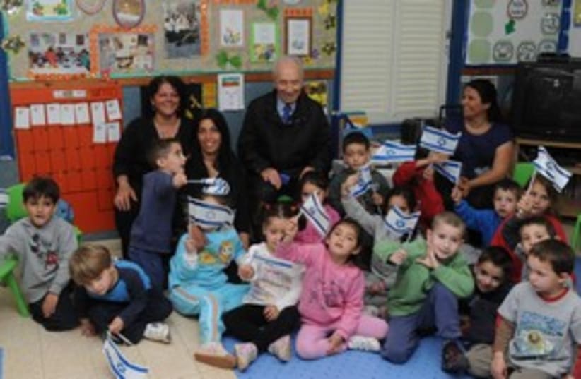 Peres visits school in South_311 (photo credit: Mark Neiman)