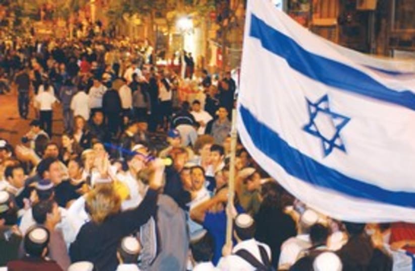 Yom Haaztmaut Israeli flag 311 (photo credit: Ariel Jerozolimski)