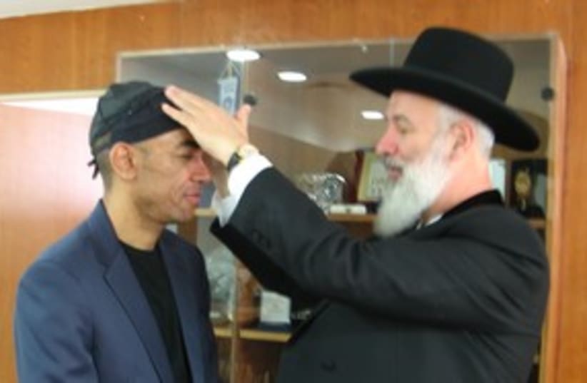 Mark Obama Ndesandjo with Rabbi Metzger 311 (photo credit: Chris Levin)