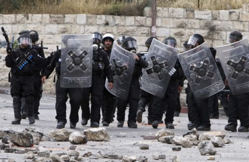 Police officers during clashes in Silwan GALLERY (photo credit: REUTERS/Nir Elias)