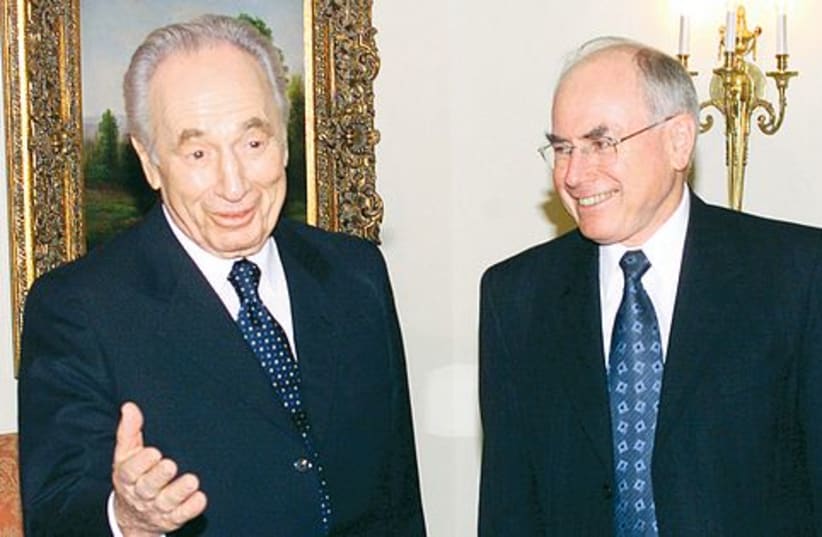 Peres and Howard 521 (photo credit: REUTERS)