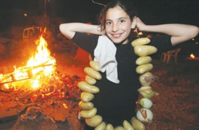 bonfire and potatoes 311 (photo credit: Marc Israel Sellem/The Jerusalem Post)