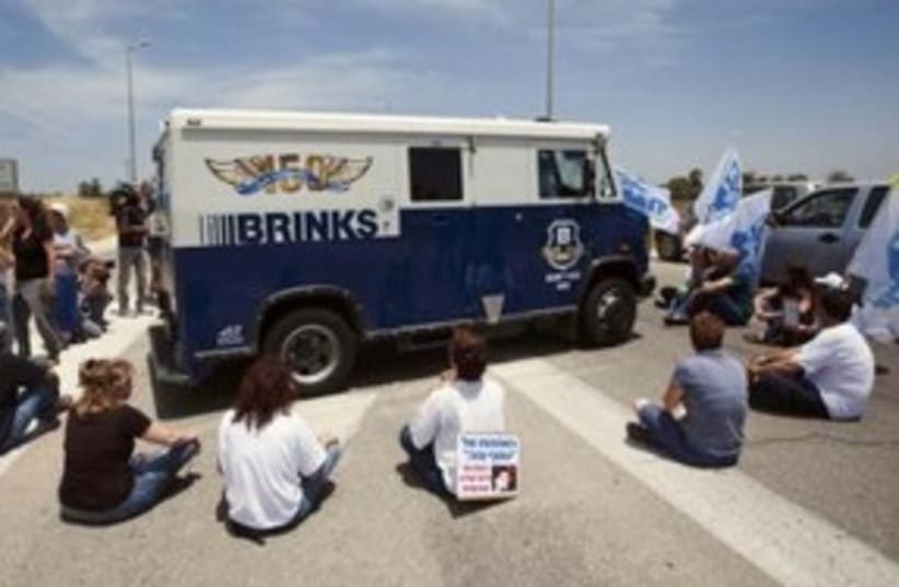 Schalit activists block 'Brinks' truck from reaching Gaza 31 (photo credit: REUTERS/Amir Cohen)