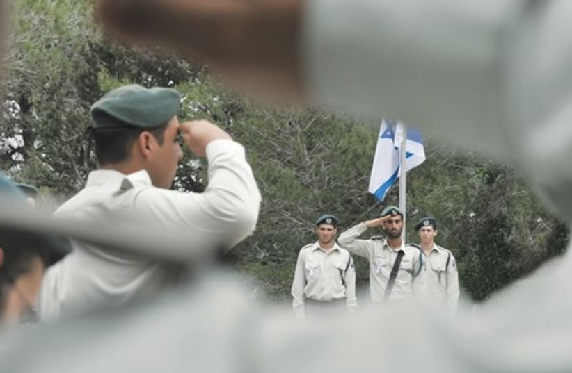 soldier salute_521 (photo credit: Marc Israel Sellem)