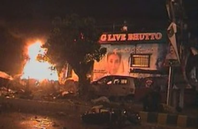 Bhutto Blast 224.88 (photo credit: AP / AAJ TV)