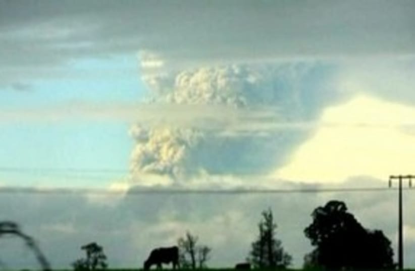 Chile volcano cloud 311 (R) (photo credit: Reuters)
