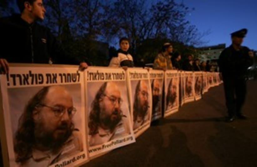 Israeli protesters for Pollard_311 reuters (photo credit: Ronen Zvulun / Reuters)