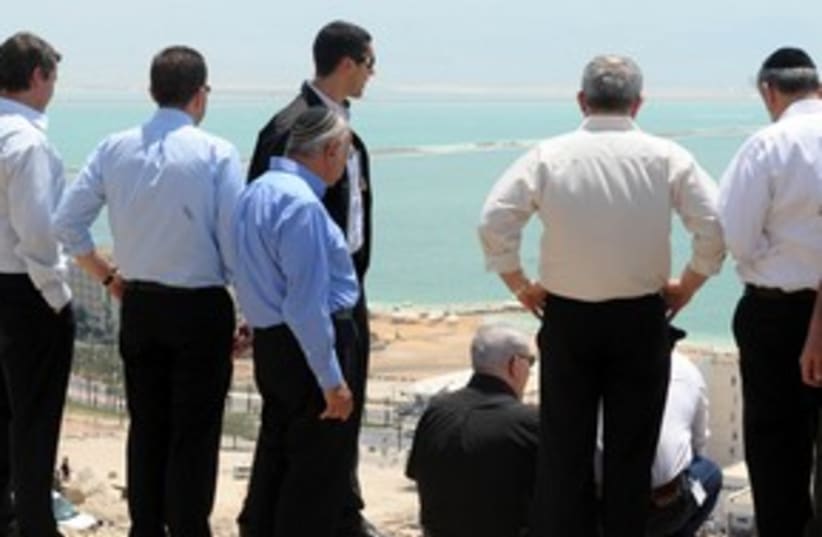 Netanyahu Dead Sea 311 (photo credit: Moshe Milner/GPO)