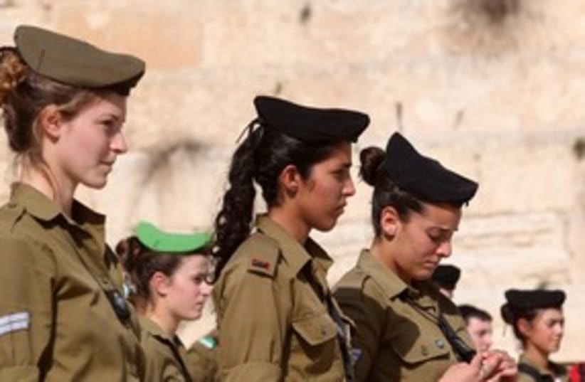 Female IDF soldiers at western wall (photo credit: Marc Israel Sellem)