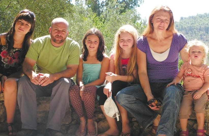 Yulia, Chami, Oksana, Tamar, Gali and Michal Zemach 521 (photo credit: Courtesy of the Israeli Family Project)