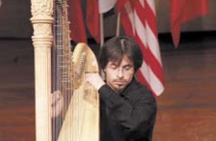 strings harp (photo credit: )