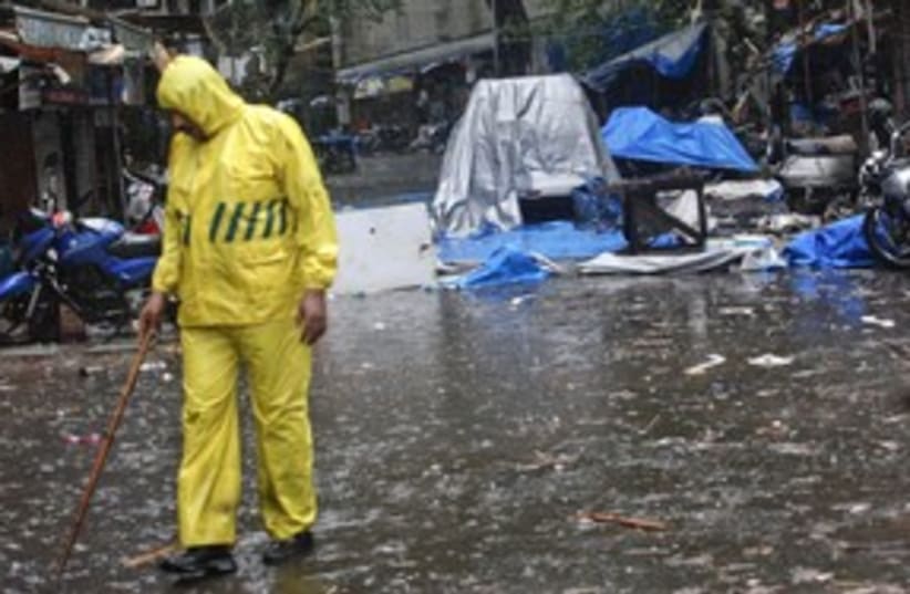 rain Mumbai India police blast_311 (photo credit: REUTERS)