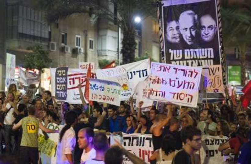 Tel Aviv protests 521 (photo credit: REUTERS/Amir Cohen)