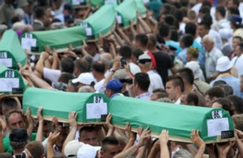 Bosnian funeral (photo credit: REUTERS/Danilo Krstanovic)