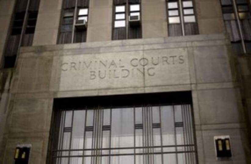 Manhattan criminial court in New York 311 (R) (photo credit: Allison Joyce / Reuters)