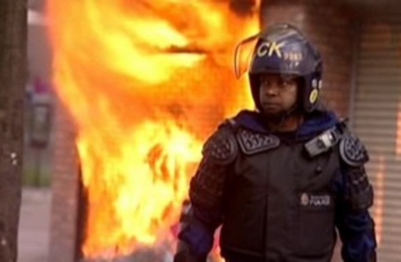 UK Riots 311 (photo credit: REUTERS)