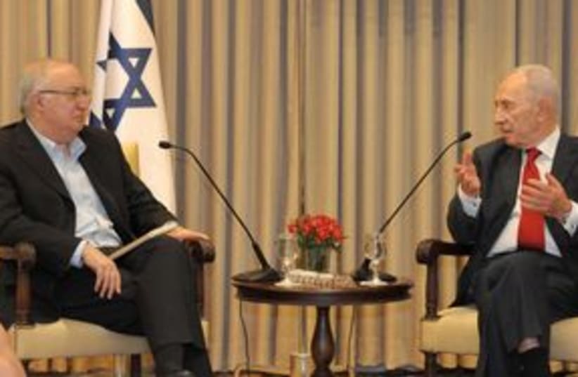 President Shimon Peres at Trajtenberg c'tee 311 (photo credit: Mark Neiman / GPO)