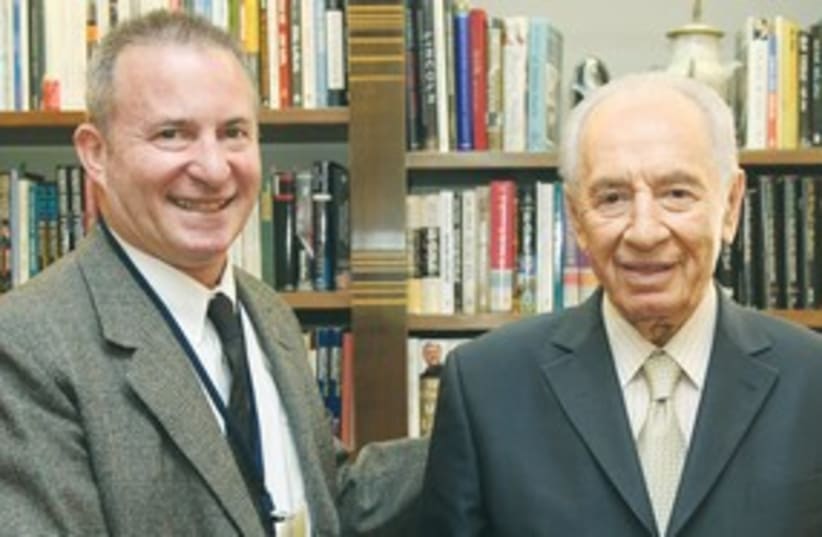Peres and Linde 311 (photo credit: Marc Israel Sellem)