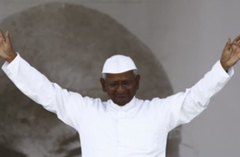 Anna Hazare 311 (photo credit: REUTERS/Adnan Abidi)