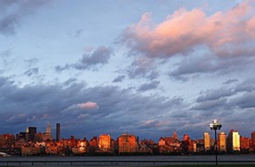 Manhattan sunset 311 R (photo credit: REUTERS/Eduardo Munoz)