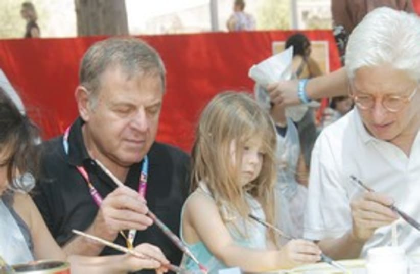 James Snyder and Michael Dayan paint with children (photo credit: Rafi Delouya)