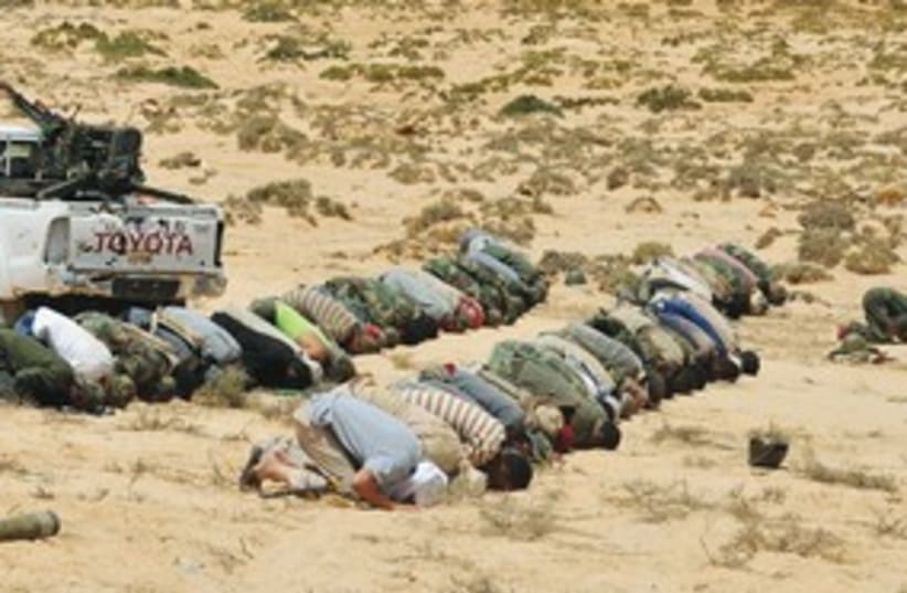 Libyan rebels praying 311 (photo credit: REUTERS)