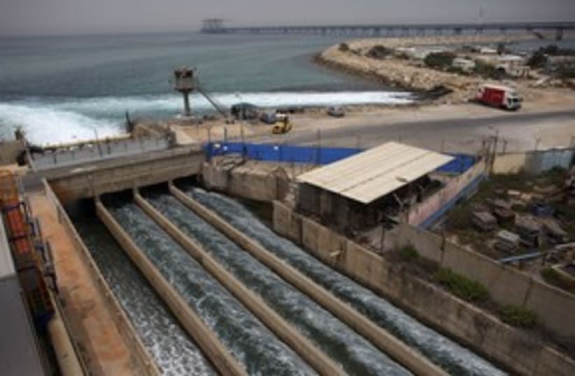 Desalination plant in Hadera 311 (R) (photo credit: REUTERS / Nir Elias)