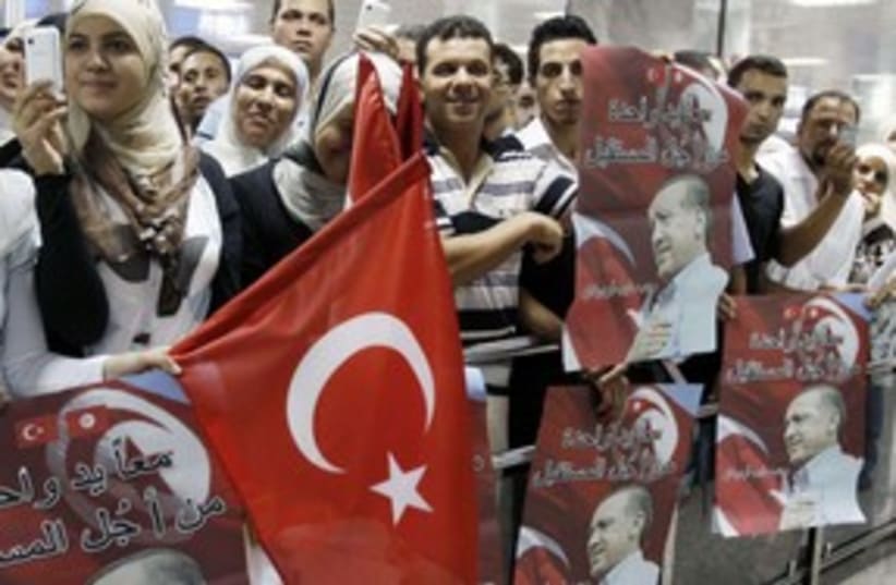 Tunisian await Erdogan_311 (photo credit: Reuters)